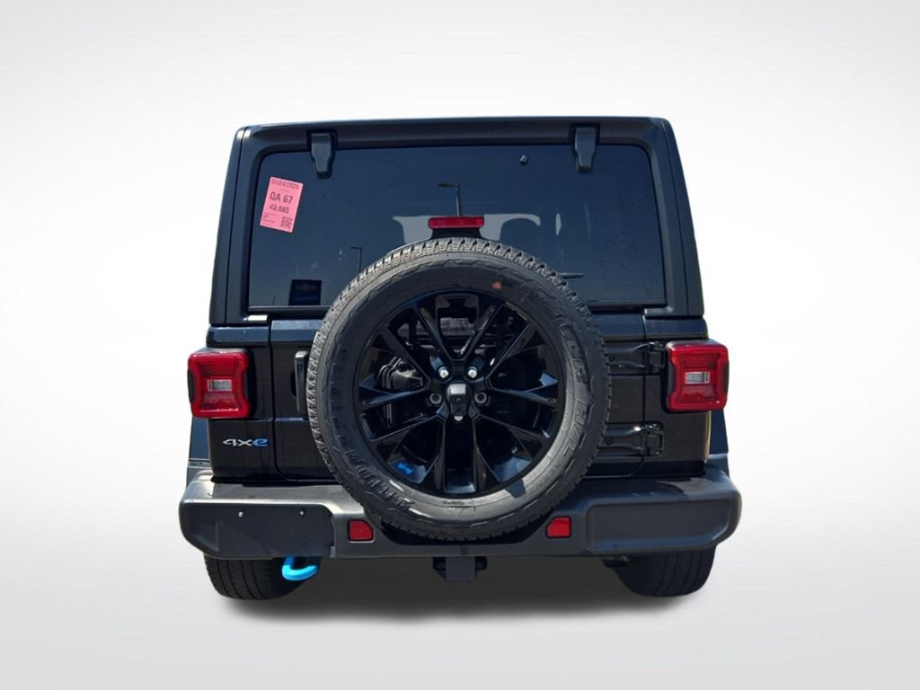 Used 2022 Jeep Wrangler Unlimited Sahara w/ Cold Weather Group AWD/4WD image 5