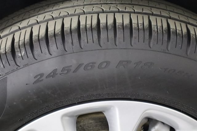 Used 2025 Chrysler Pacifica Select AWD/4WD image 39