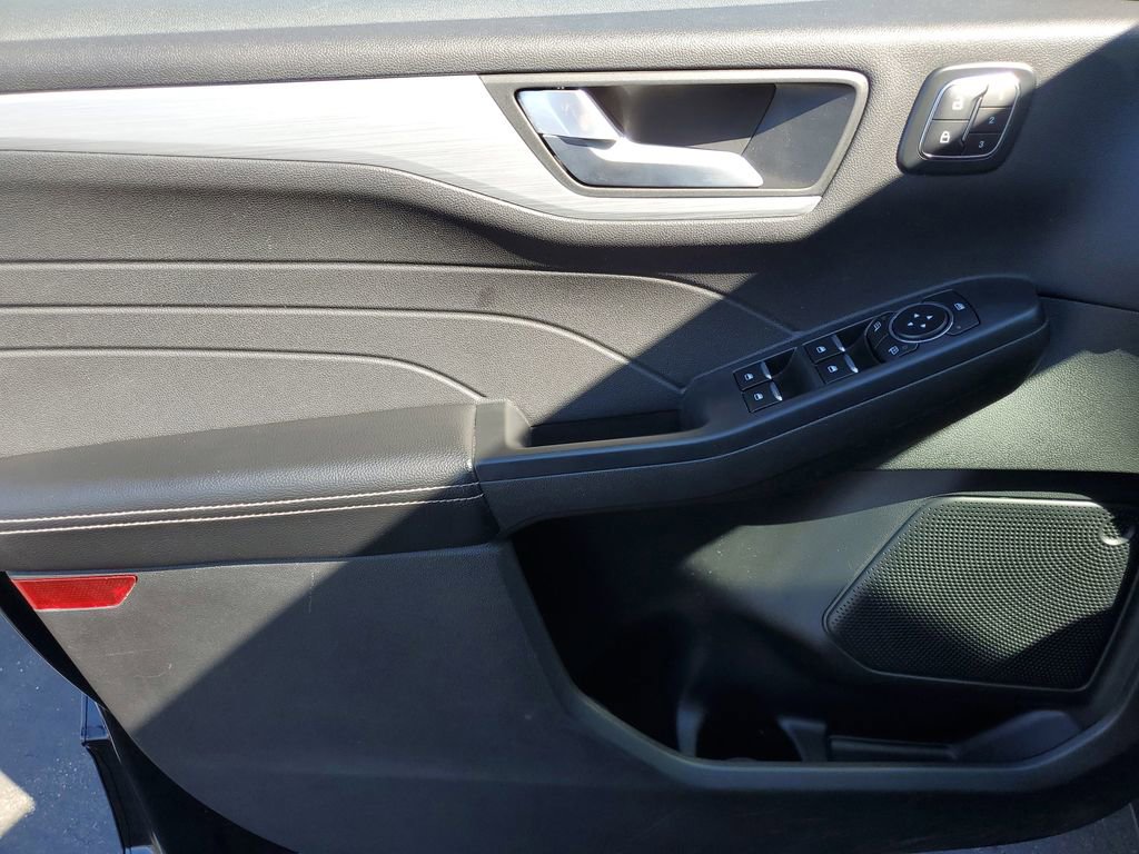 Certified 2025 Ford Escape Platinum image 27