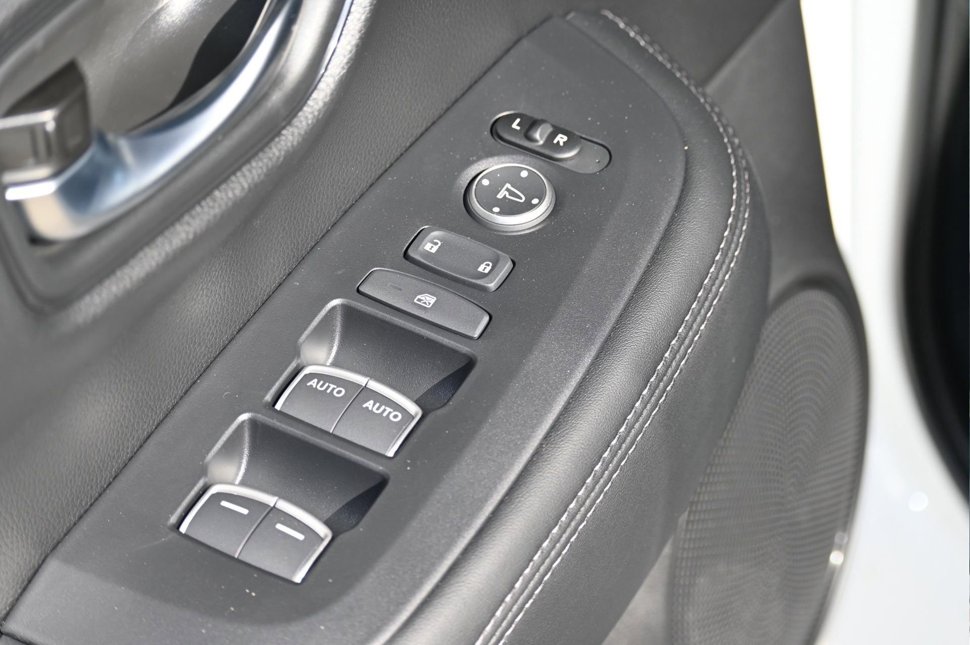 New 2026 Honda HR-V EX-L image 17