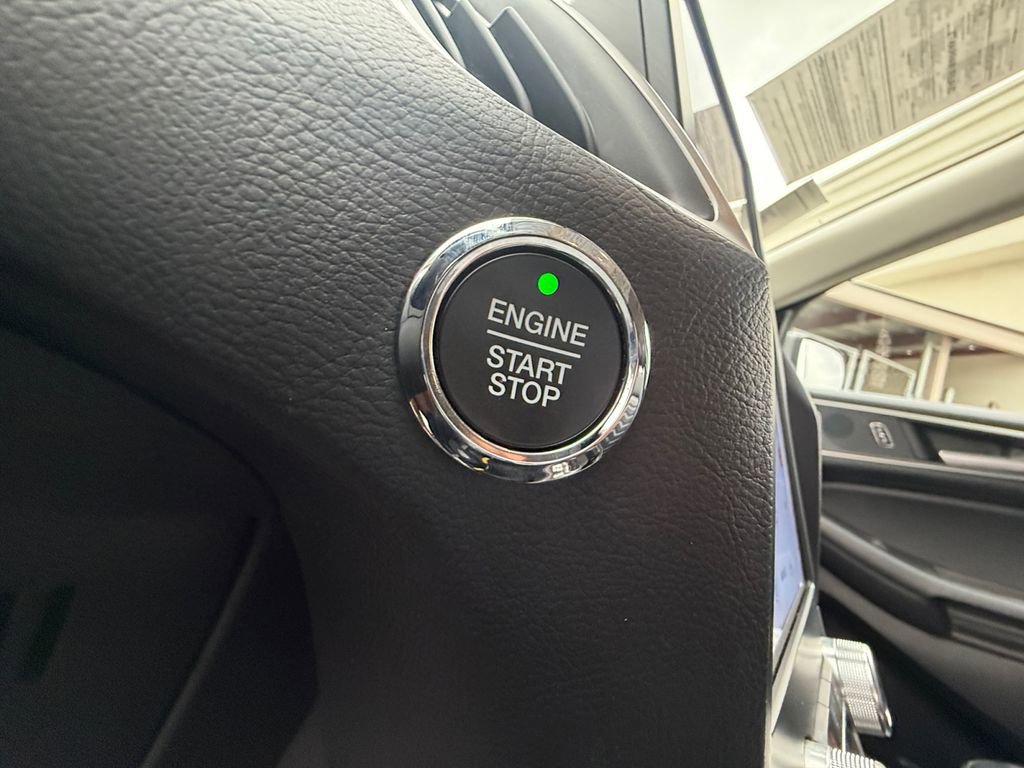 Used 2024 Ford Edge SEL image 23