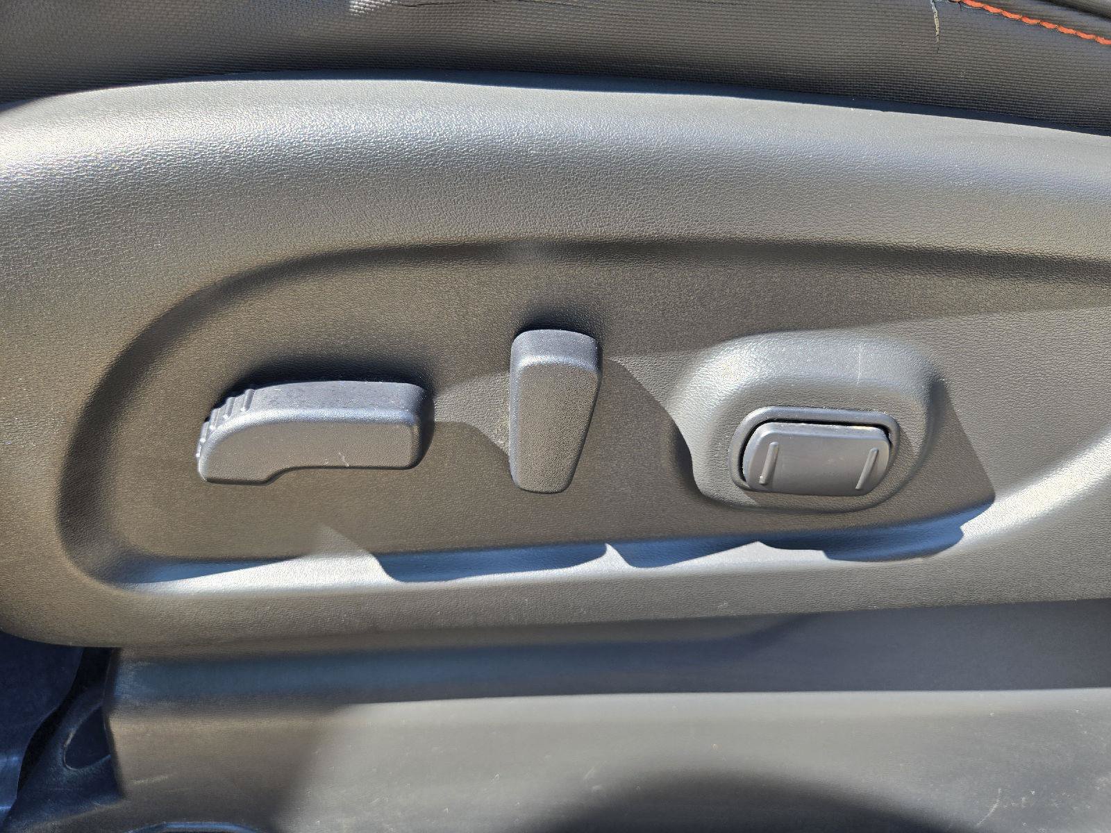 Used 2020 Nissan Titan PRO-4X w/ Pro-4x Utility Package AWD/4WD image 13