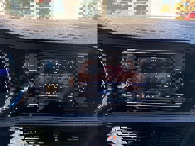 Certified 2023 Volkswagen Jetta SE w/ Panoramic Sunroof Package image 21