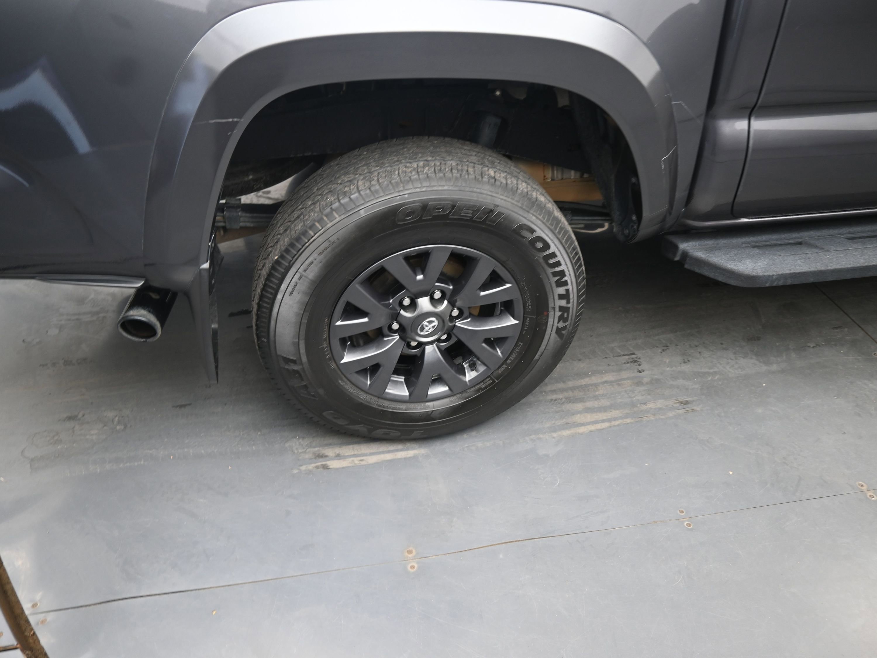 Used 2022 Toyota Tacoma SR5 w/ SR5 Appearance Package (SM) image 9