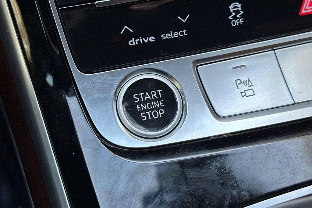 Used 2021 Audi A8 L 4.0T image 21