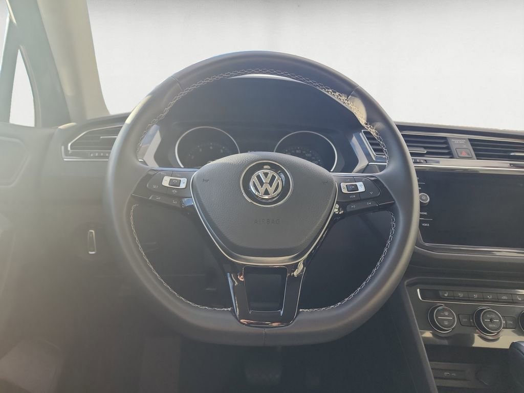 Used 2021 Volkswagen Tiguan SE w/ Panoramic Sunroof Package image 12