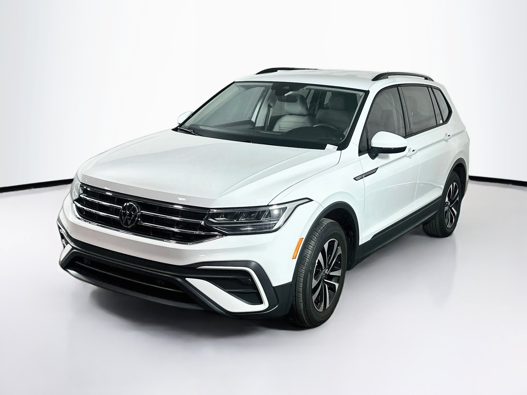 Used 2024 Volkswagen Tiguan S FWD image 3