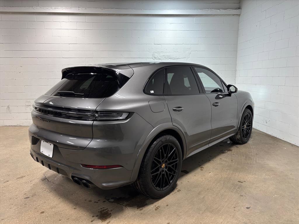 Used 2025 Porsche Cayenne S image 6