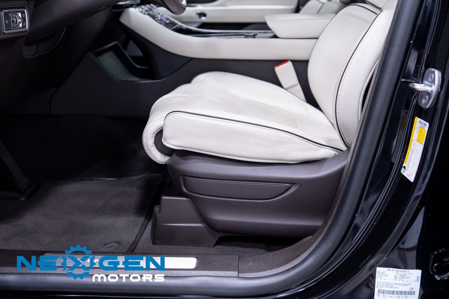 Used 2022 Lincoln Aviator Black Label w/ Dynamic Handling Package image 25