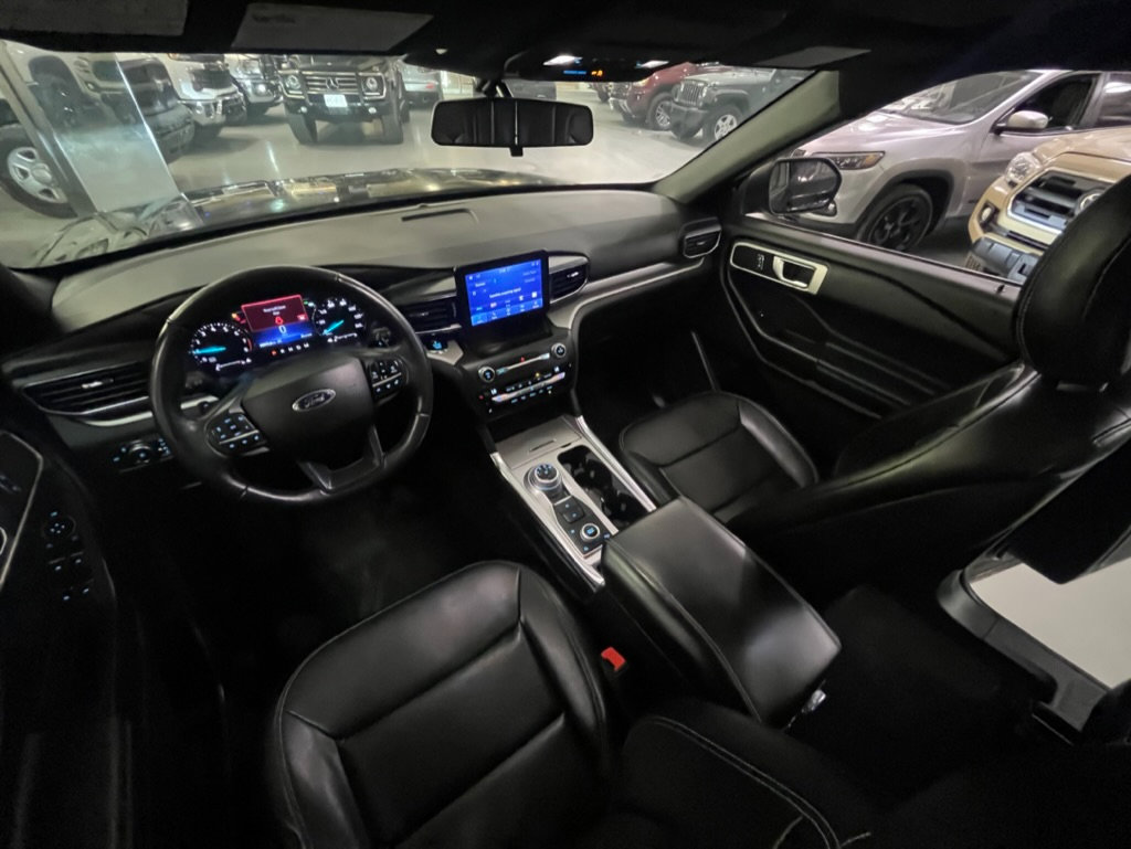 Used 2020 Ford Explorer XLT w/ Equipment Group 202A image 14