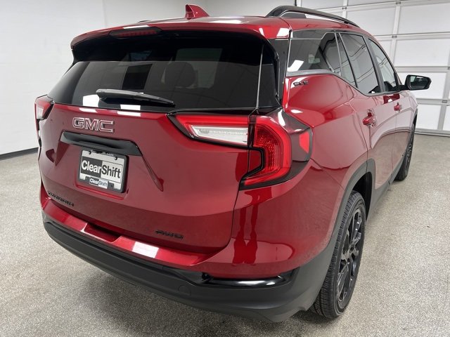 Used 2024 GMC Terrain SLE w/ Driver Convenience Package image 10