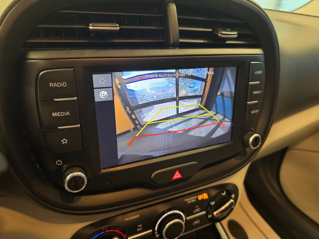 Used 2023 Kia Soul LX FWD image 14