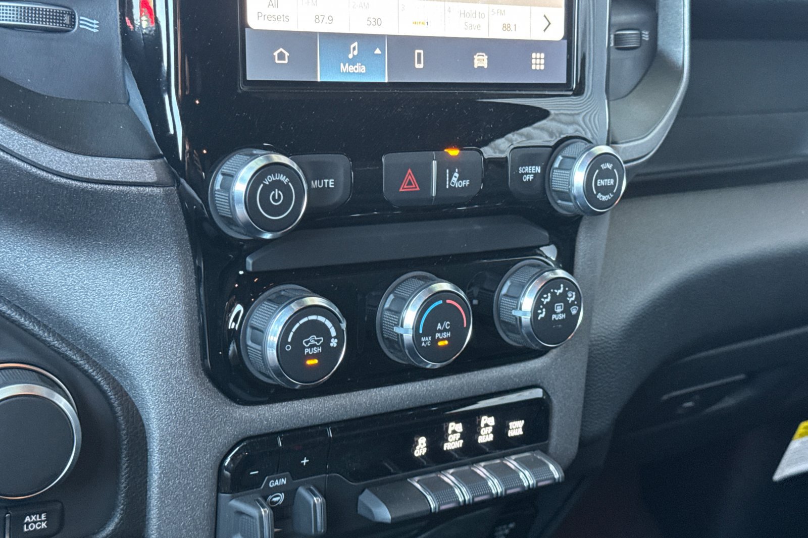 New 2026 RAM 1500 Warlock AWD/4WD image 18