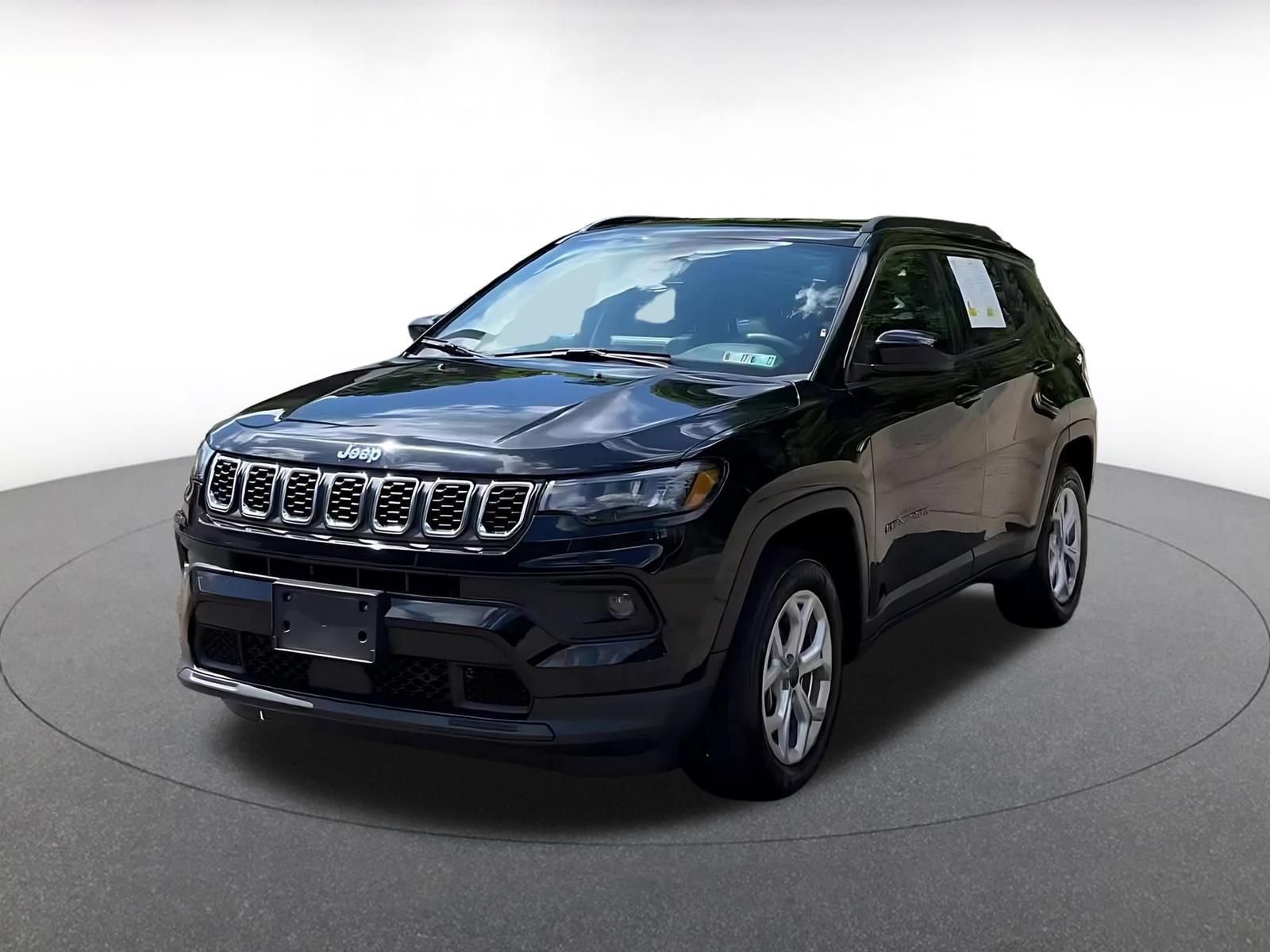 Used 2025 Jeep Compass Latitude AWD/4WD image 7