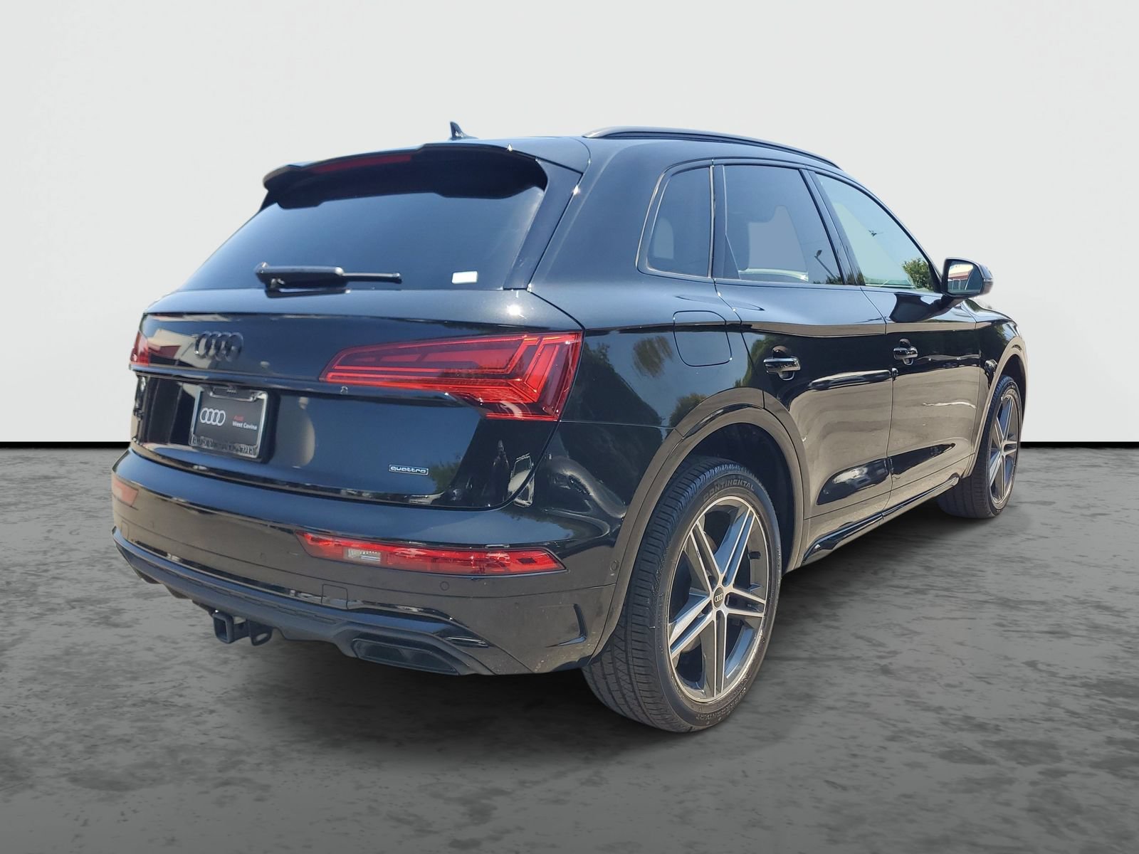 Used 2023 Audi Q5 e Prestige w/ Prestige Package AWD/4WD image 4