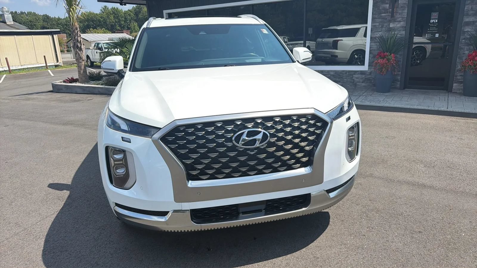 Used 2022 Hyundai Palisade Calligraphy FWD image 2