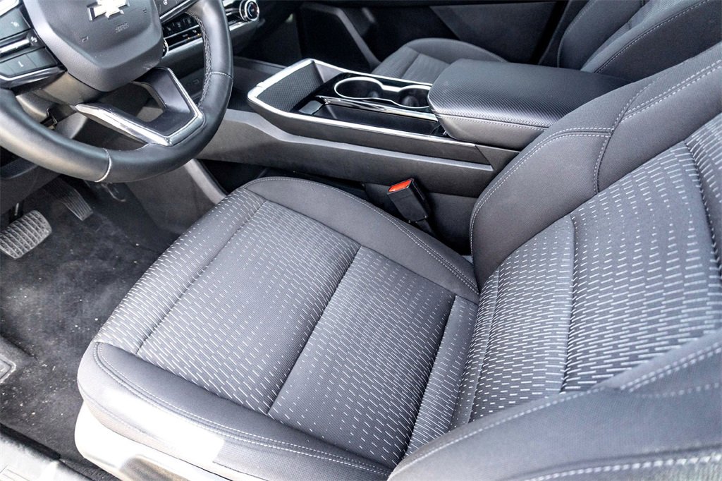 Used 2025 Chevrolet Equinox LT w/ Safety and Technology Package image 14