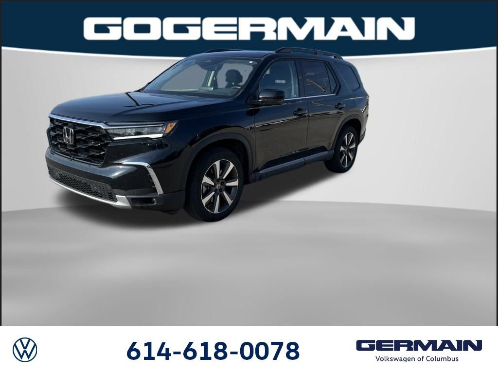 Used 2025 Honda Pilot Touring image 1