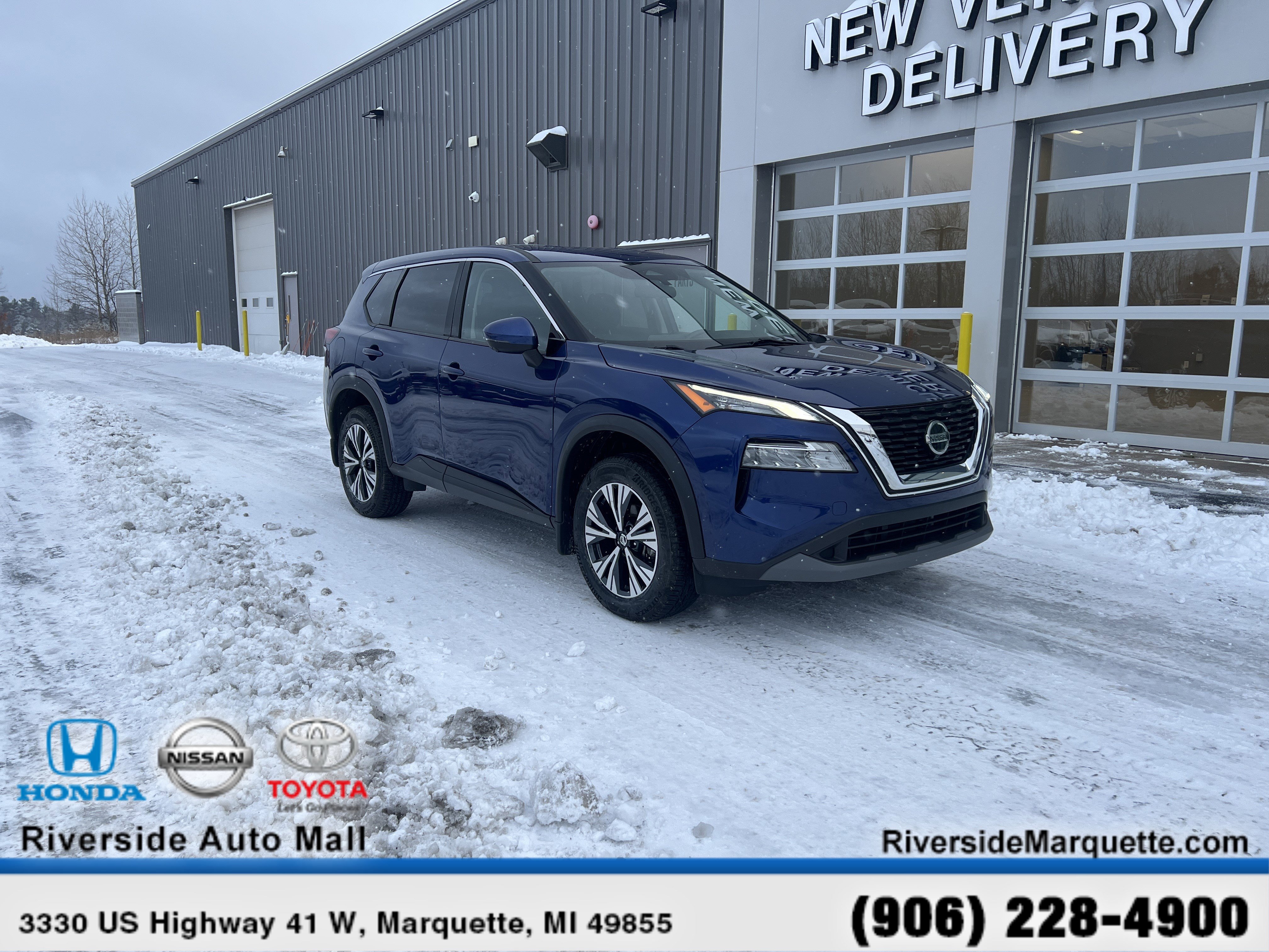 Used 2021 Nissan Rogue SV image 1