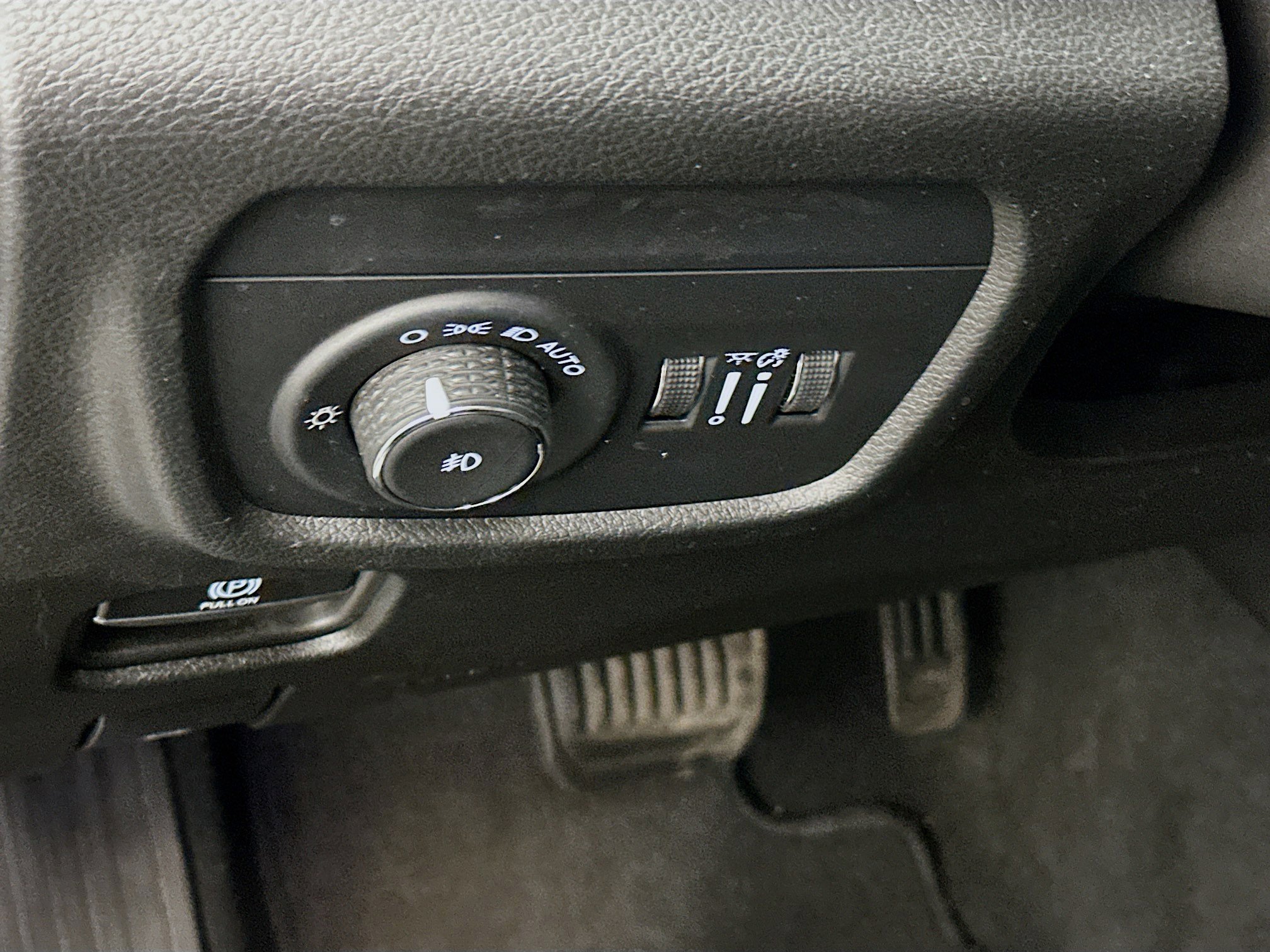 Used 2024 Jeep Grand Cherokee L Limited w/ Luxury Tech Group II image 17