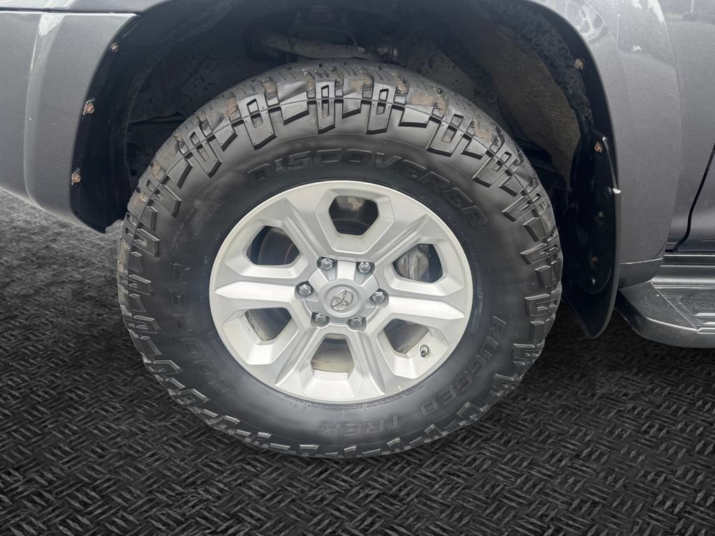 Used 2016 Toyota 4Runner SR5 AWD/4WD image 11