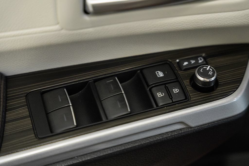 Used 2024 Toyota Sienna Platinum AWD/4WD image 32
