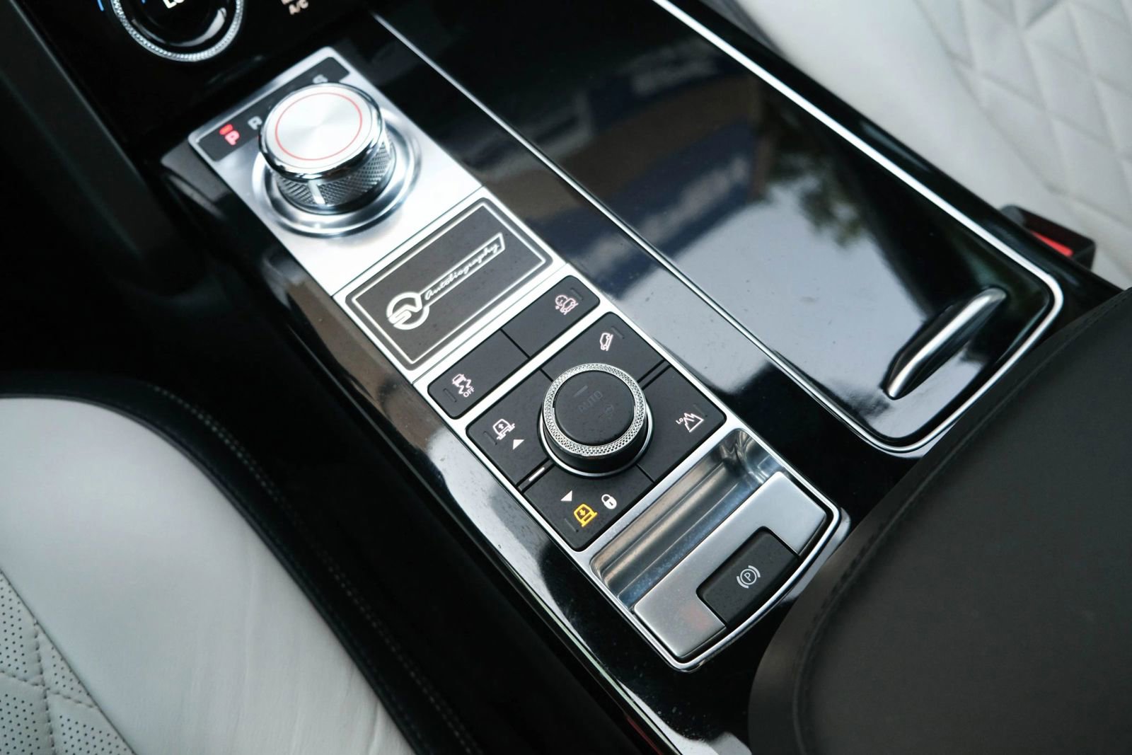 Used 2020 Land Rover Range Rover SV Autobiography Dynamic image 47