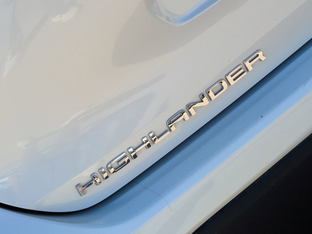 Used 2020 Toyota Highlander XLE image 11