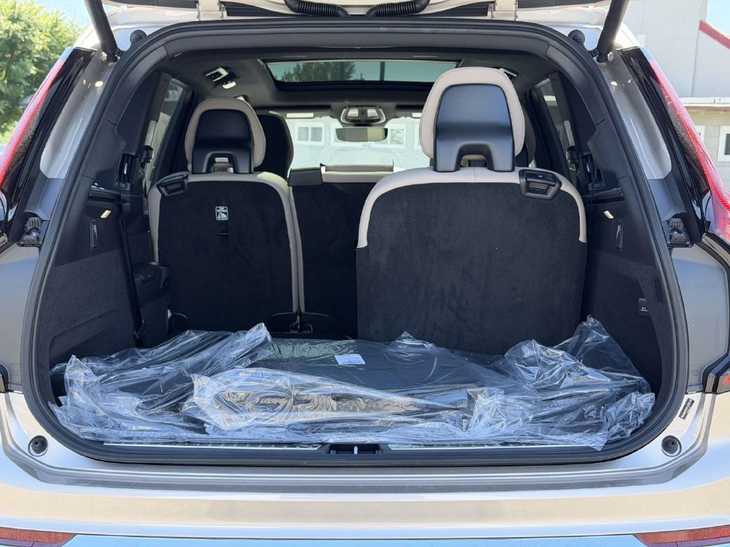New 2026 Volvo XC90 B6 Plus w/ Protection Package AWD/4WD image 13