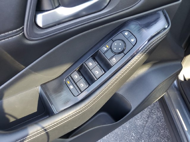 Certified 2025 Nissan Rogue SV w/ SV Premium Package AWD/4WD image 21