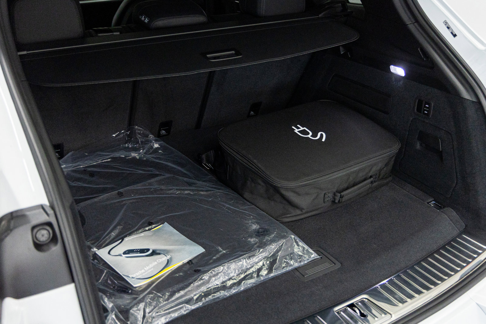 Used 2025 Porsche Cayenne S image 19