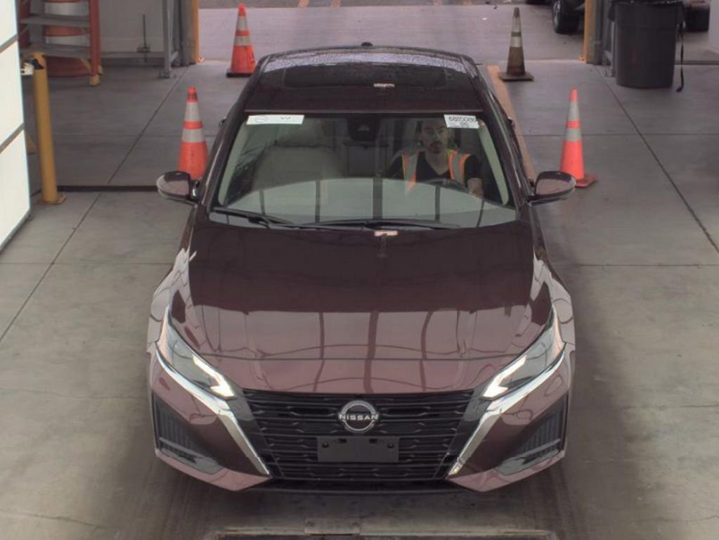 Used 2023 Nissan Altima 2.5 SL AWD/4WD image 2