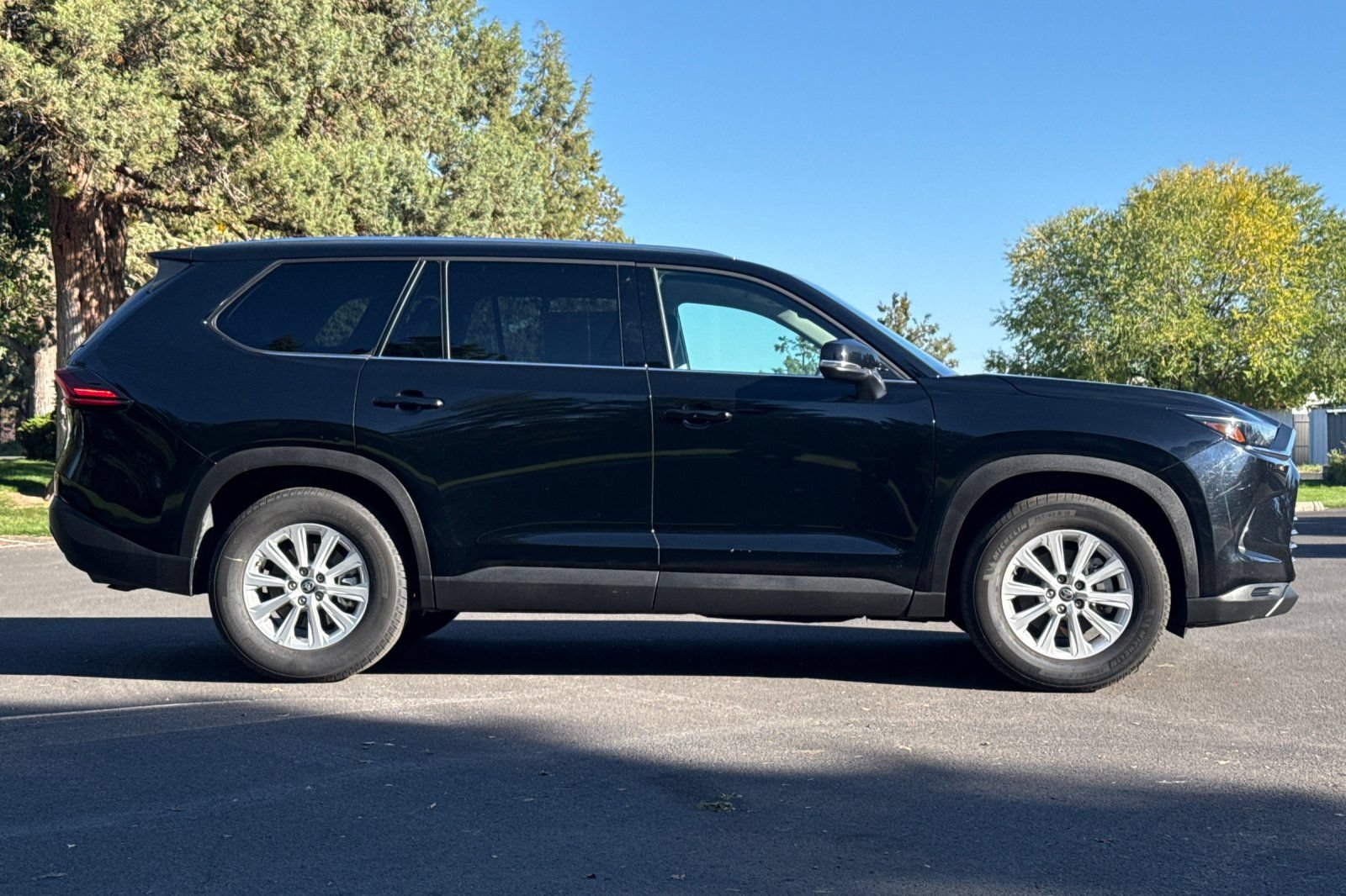 Used 2025 Toyota Grand Highlander AWD image 3