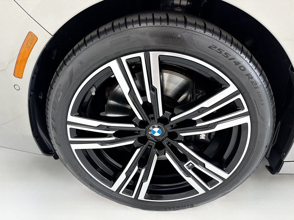 Used 2023 BMW 760i xDrive AWD/4WD image 29