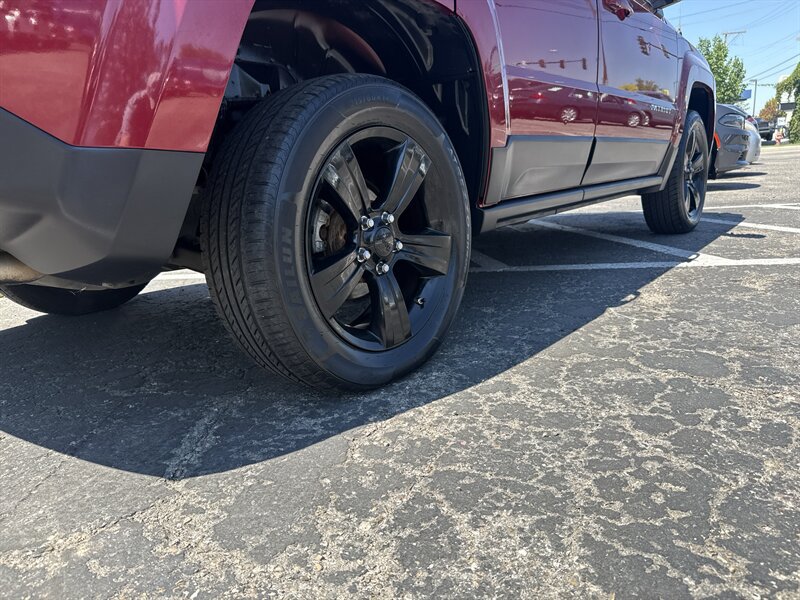 Used 2012 Jeep Patriot Latitude w/ Altitude Pkg AWD/4WD image 5