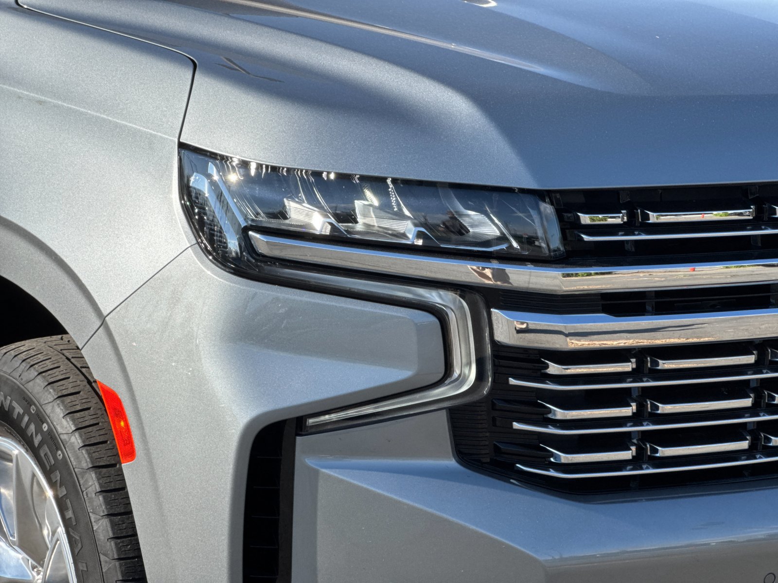 Used 2024 Chevrolet Suburban Premier w/ Premium Package AWD/4WD image 38
