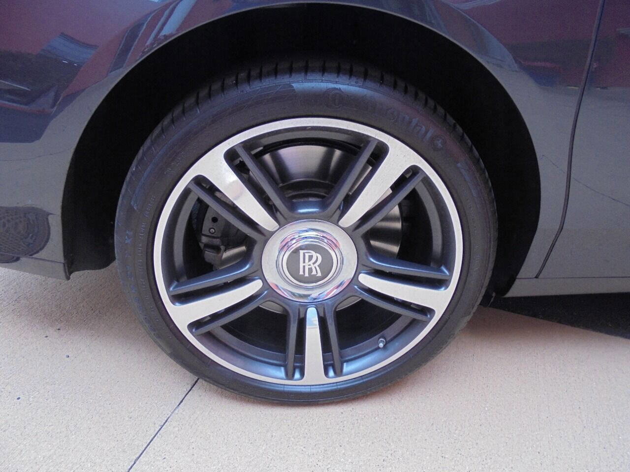 Used 2011 Rolls-Royce Ghost image 34