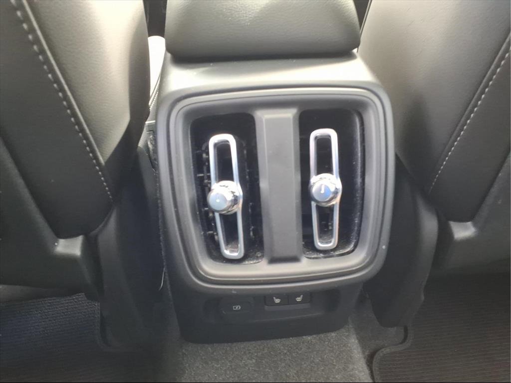 Used 2024 Volvo XC40 B5 Plus w/ Climate Package image 20