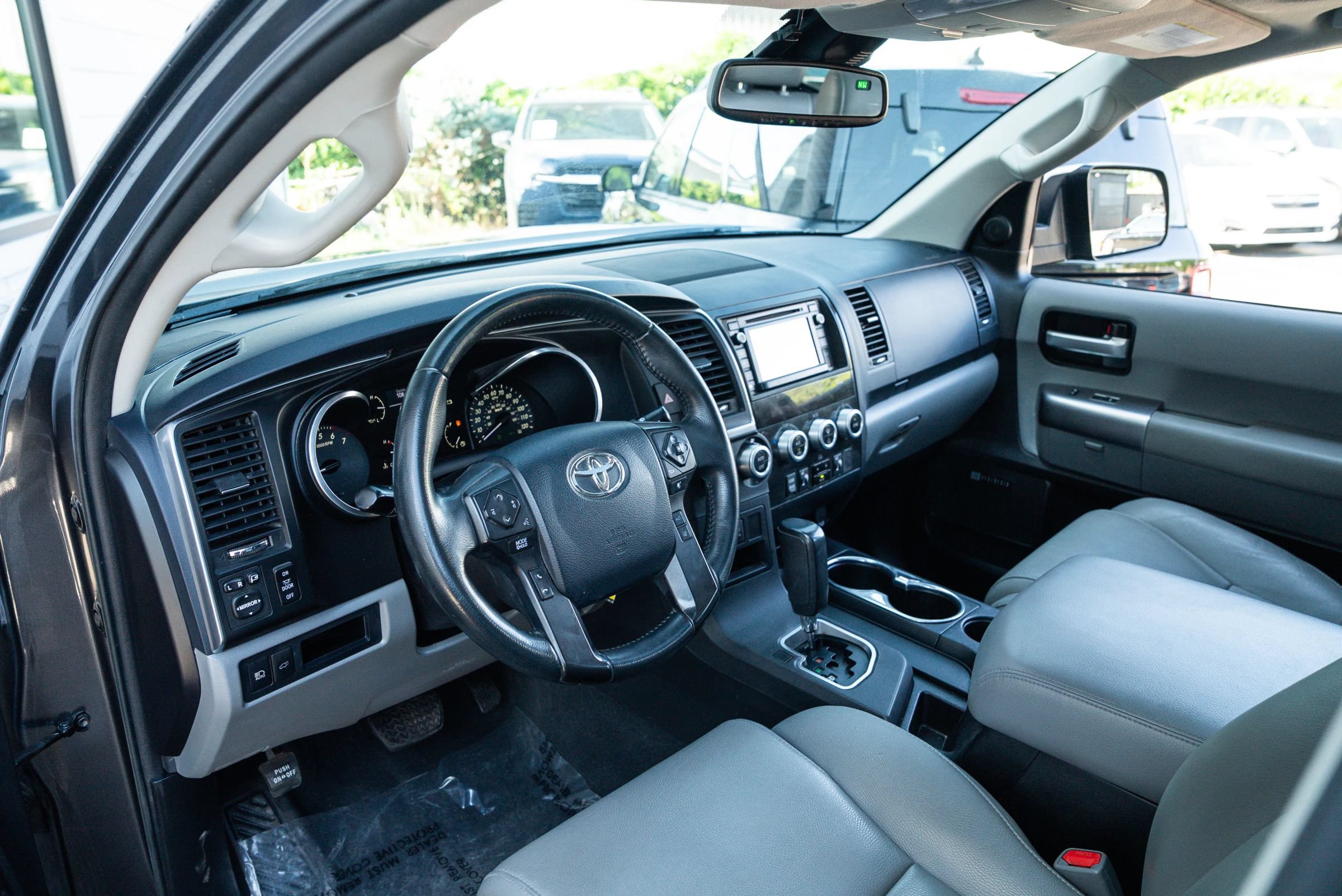 Used 2019 Toyota Sequoia Limited w/ Safety & Convenience Package AWD/4WD image 16