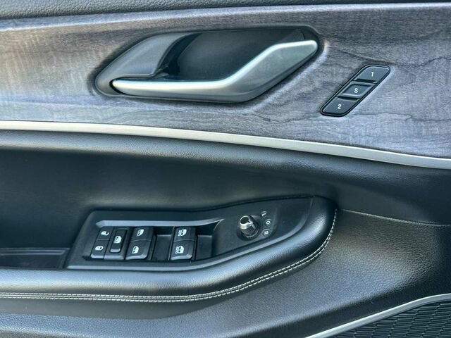 Used 2023 Jeep Grand Cherokee 30th Anniversary AWD/4WD image 11