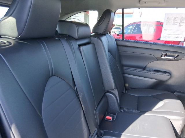 Used 2022 Toyota Highlander XLE image 10
