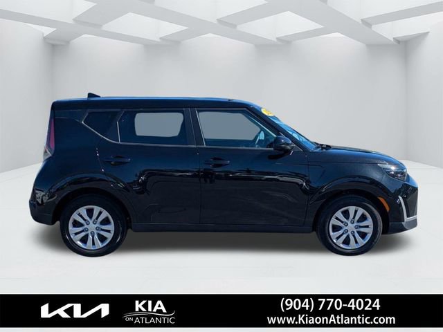 Used 2025 Kia Soul LX image 2