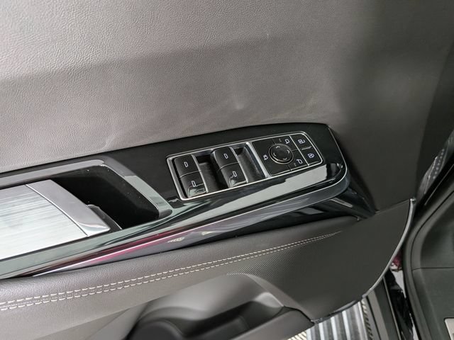 New 2026 Cadillac Escalade Luxury w/ Touring Package AWD/4WD image 17