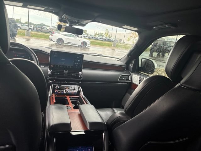 Used 2024 Lincoln Navigator Reserve AWD/4WD image 19