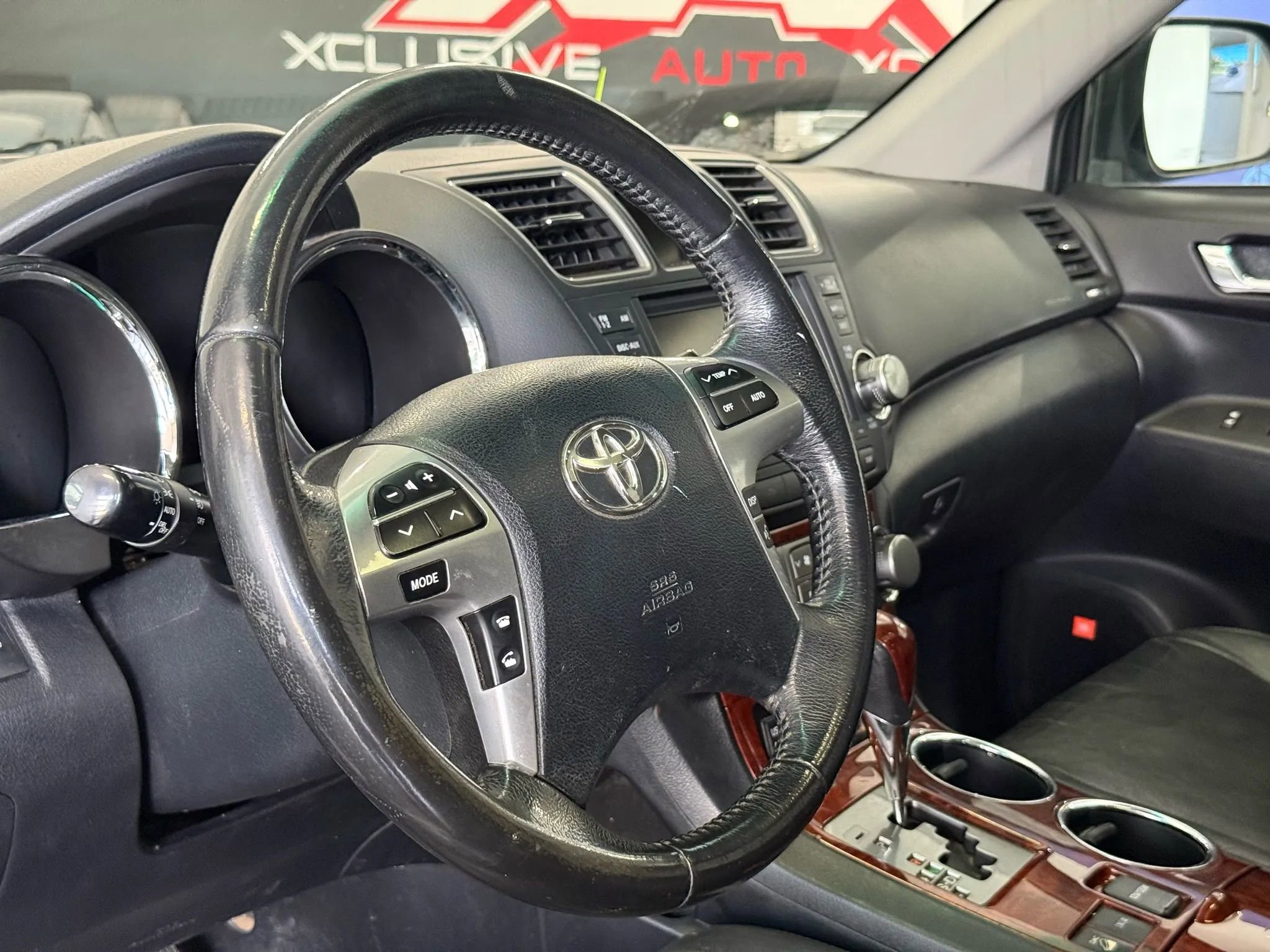 Used 2012 Toyota Highlander Limited w/ Tow Pkg image 8