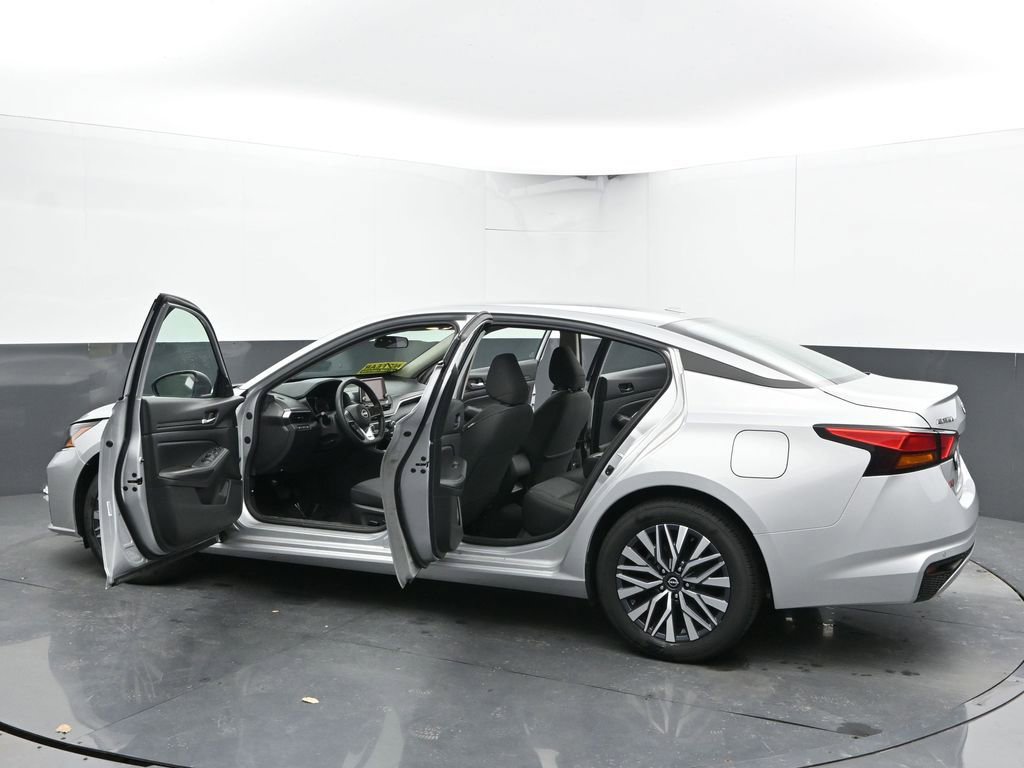 Used 2024 Nissan Altima 2.5 SV FWD image 48