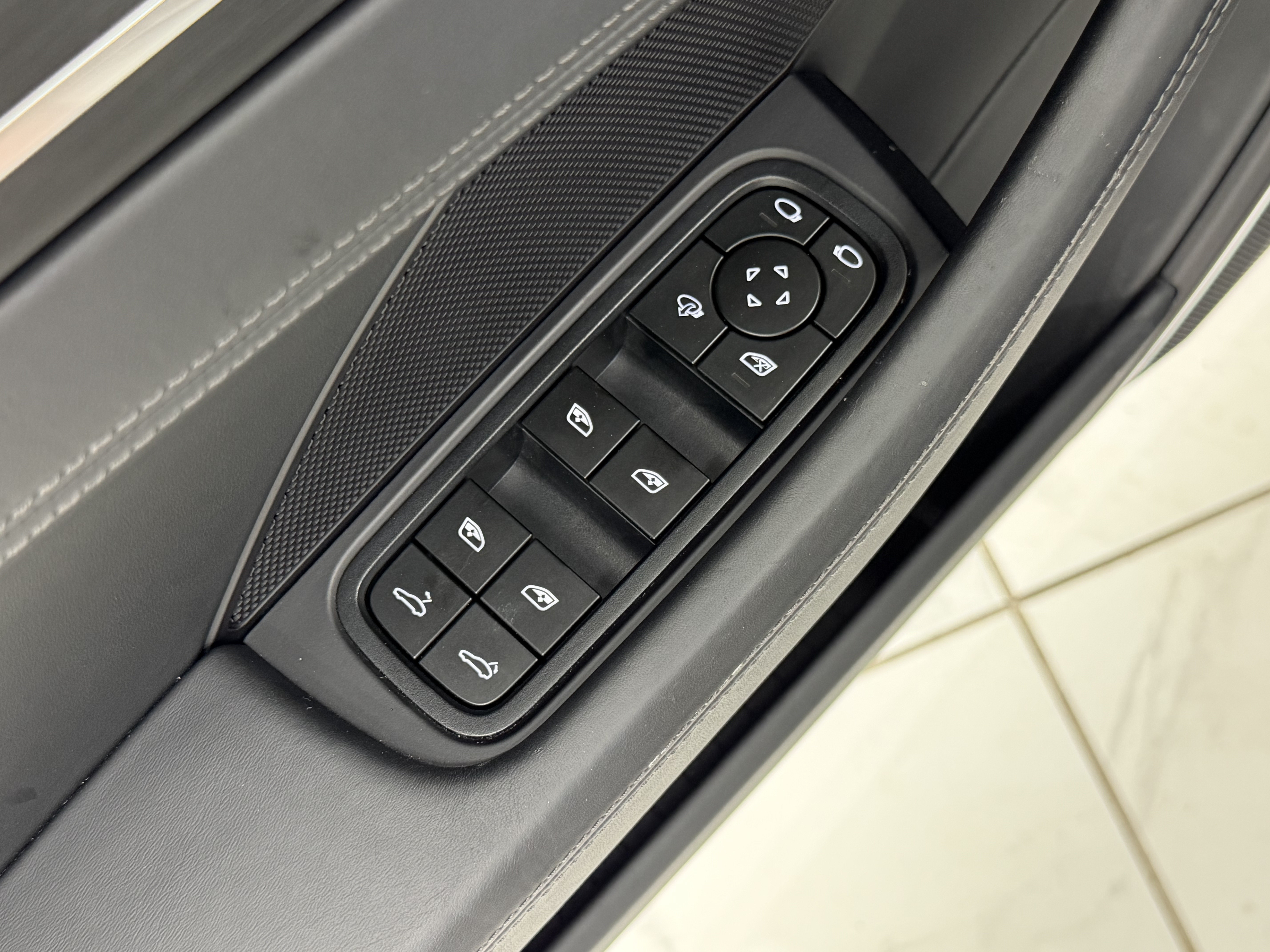 Certified 2023 Porsche Panamera 4 Platinum Edition AWD/4WD image 29