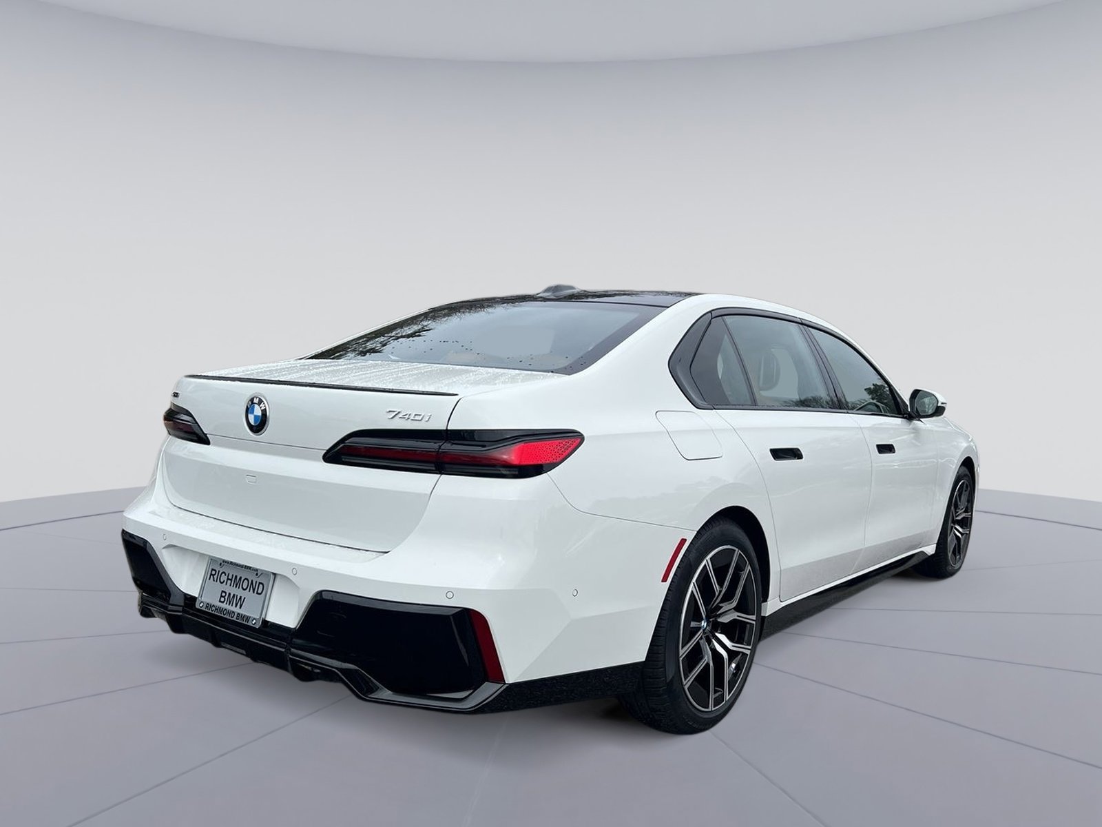 New 2026 BMW 740i xDrive w/ Premium Package AWD/4WD image 5