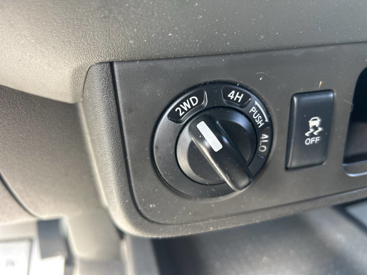 Used 2019 Nissan Frontier SV image 14