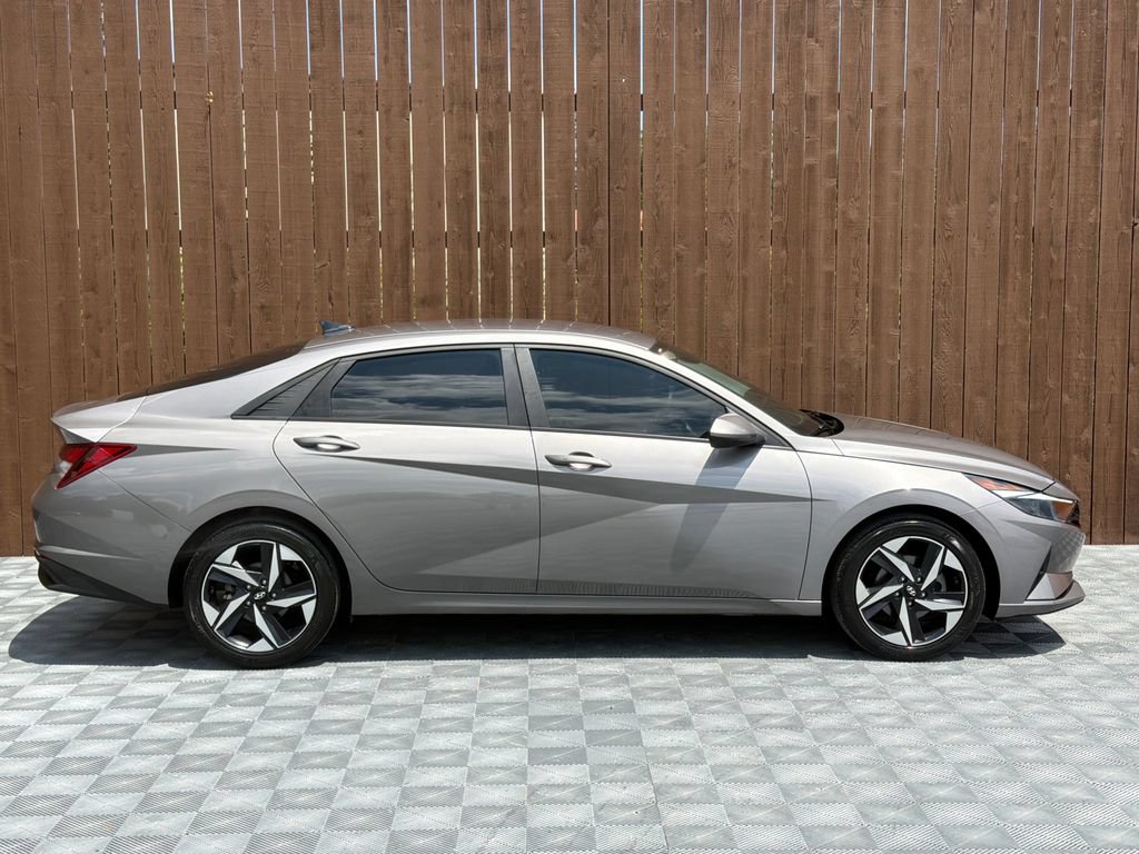 Used 2023 Hyundai Elantra SEL w/ Convenience Package FWD image 13